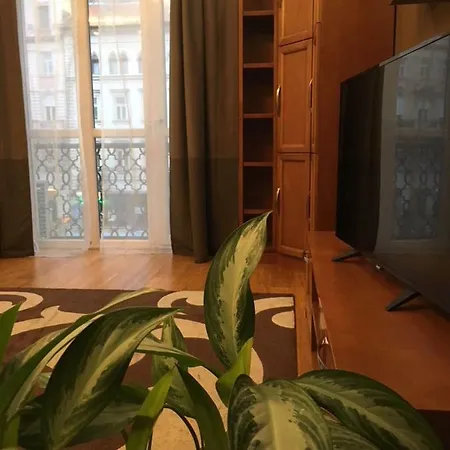 Astoria Luxury With Gym And Apartment